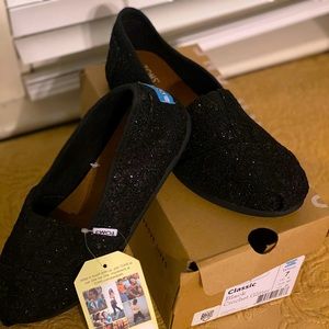 NWT Classic Black Crochet Glitter TOMS size 7